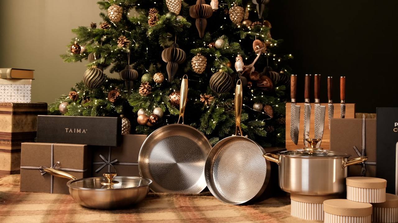 Holiday Campaign still 4